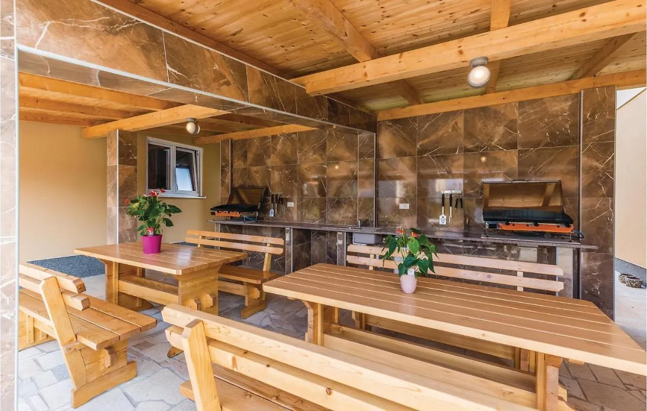 3 Bedroom Beautiful Apartment In Medulin 0*,